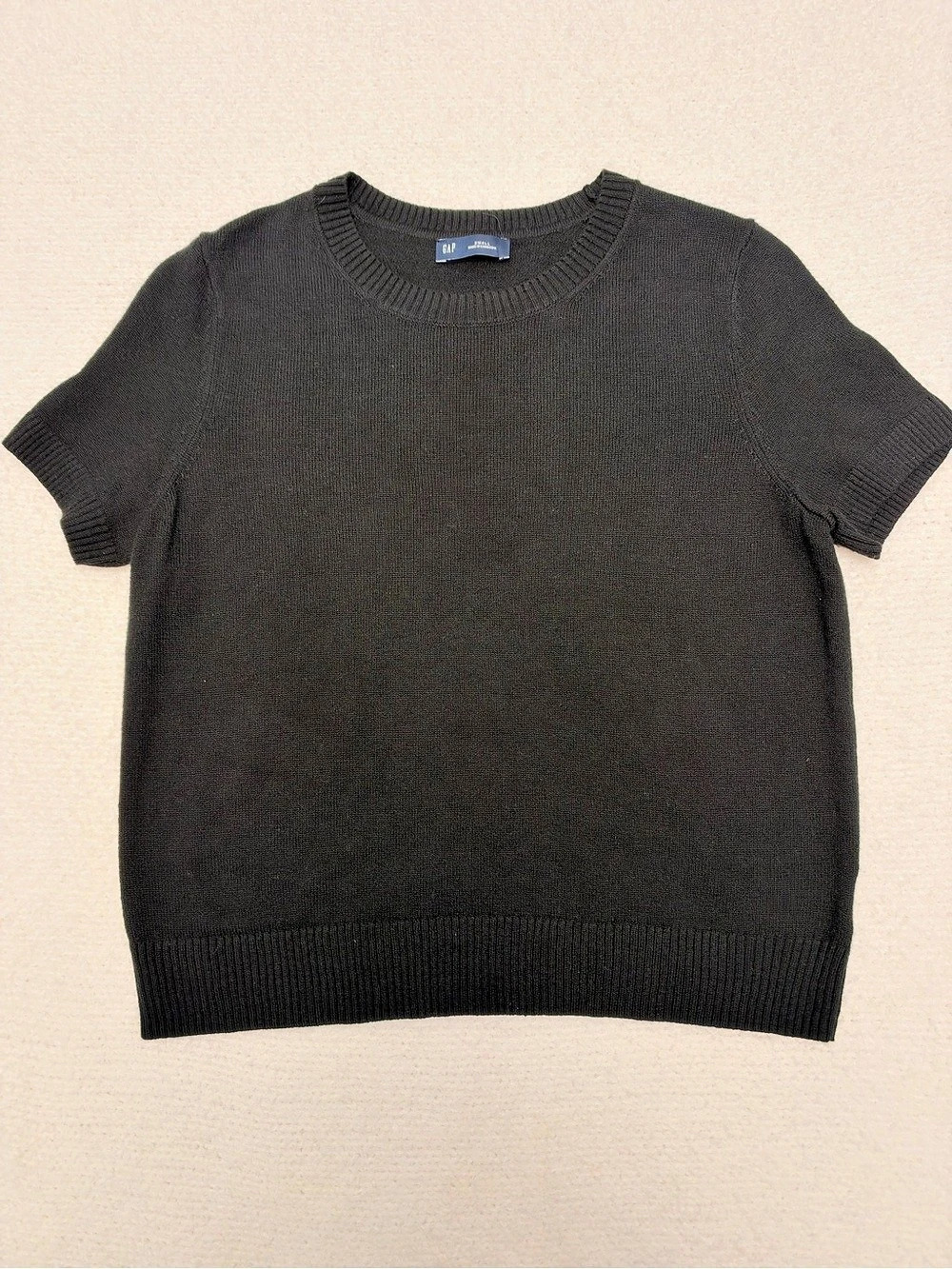 GAP Short Sleeve Crewneck Sweater in Black Small